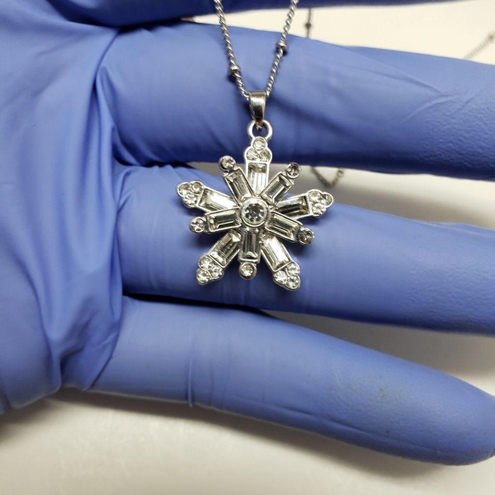 AVENUE Silver-tone Sparkling Crystals Snowflakes Pendant Necklace with Earrings - Picture 11 of 13
